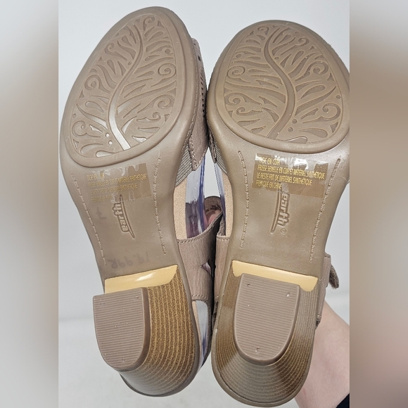 Earth Leather Two-Piece Heeled Sandals - Carson Westport New Khaki Size 7W - Picture 10 of 16